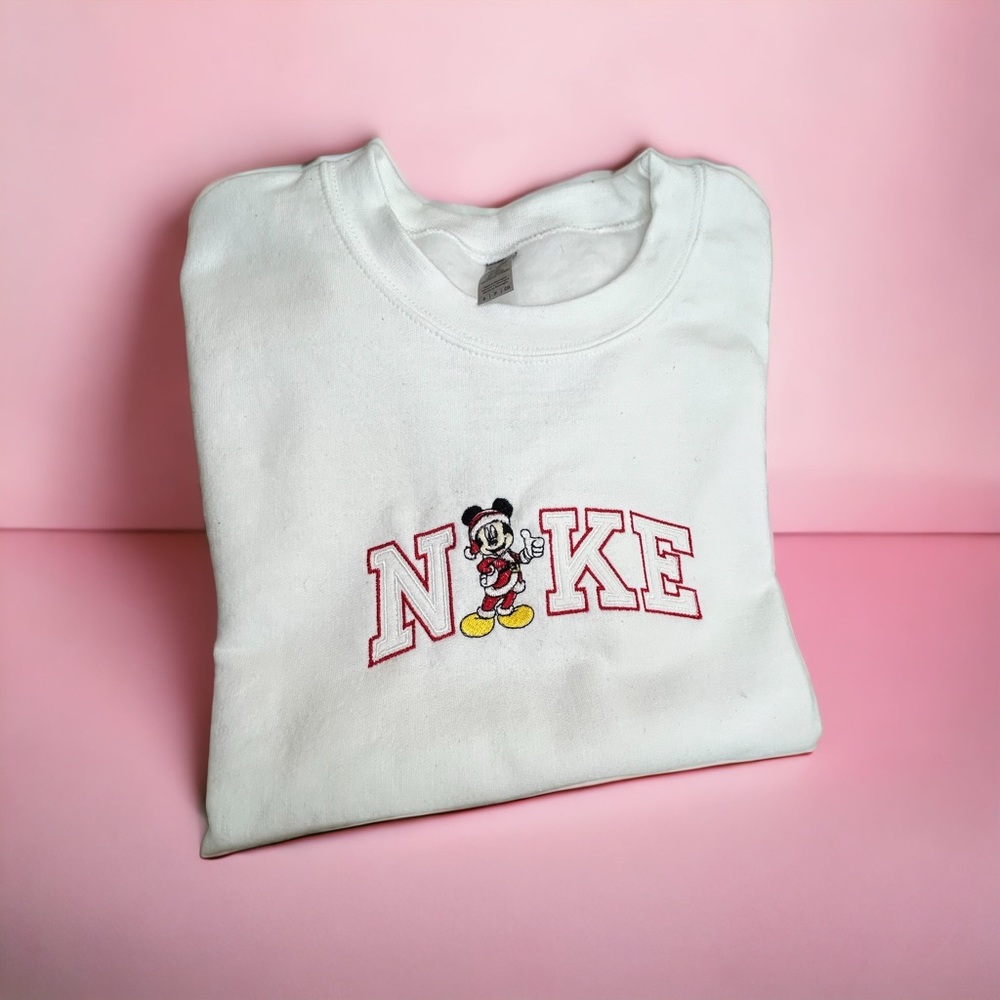 ♥️ 🎄Mickey Mouse Nike Holliday CREWNECK 🎄♥️